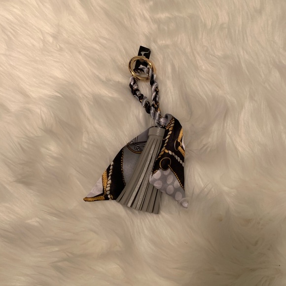 💕🛍NEW💕 KEYCHAIN - Picture 2 of 5